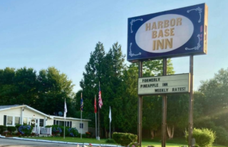 Harbor Base Pineapple Inn